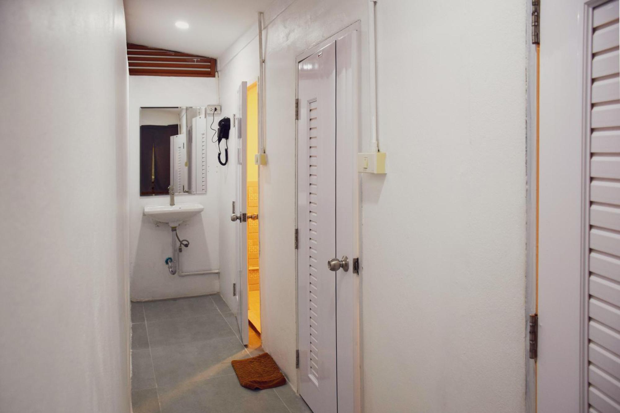 Costa Bed Hua Hin Hostel Exterior photo