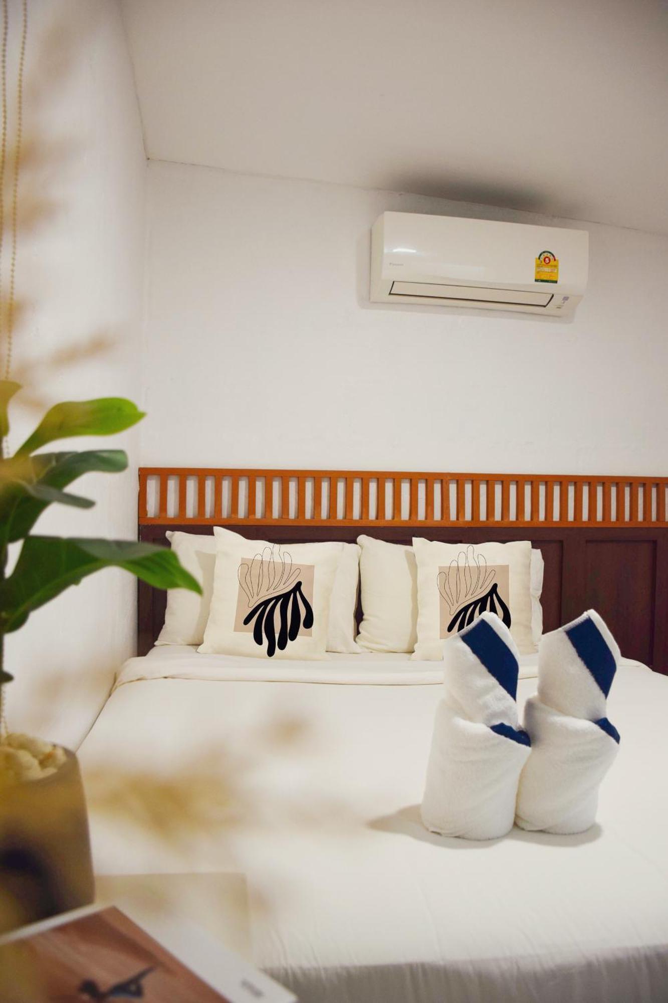 Costa Bed Hua Hin Hostel Exterior photo